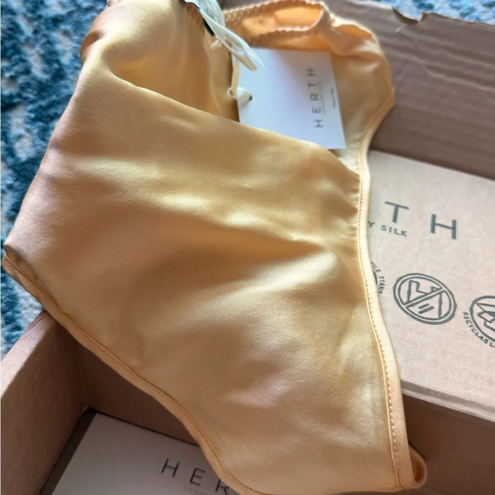 New 100% Silk Herth Panties - Picture 6 of 8